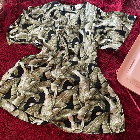 Buddy Love - Leaf Print Tie-Front Blouse (SMALL) - Picture 4 of 6